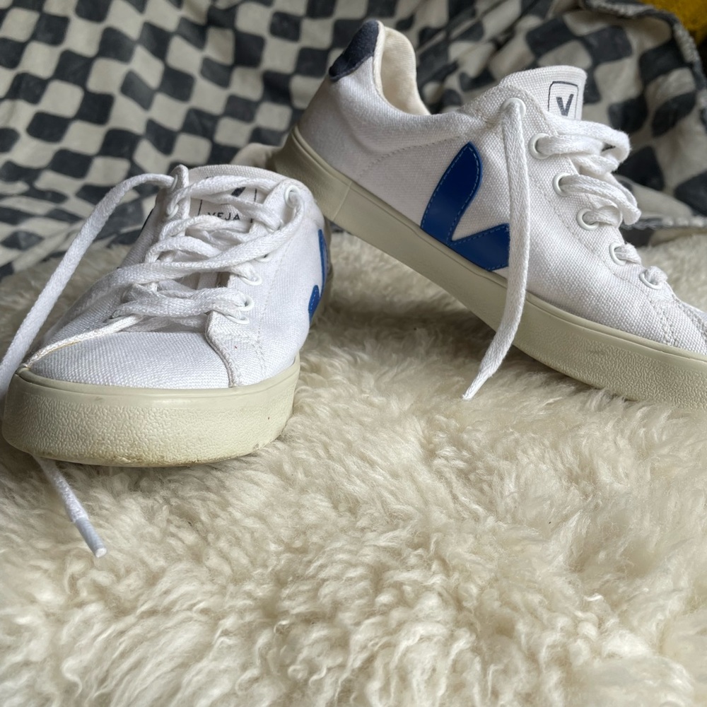 Veja canvas esplar low sneakers white with blue accents